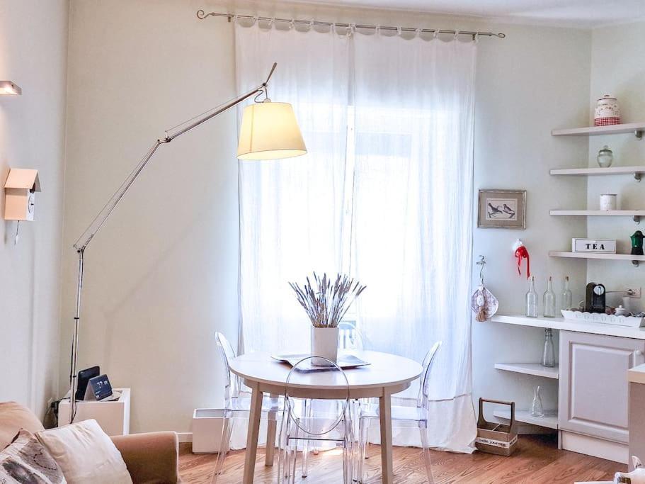 Charme On The River - City Center Apartment Верона Екстериор снимка